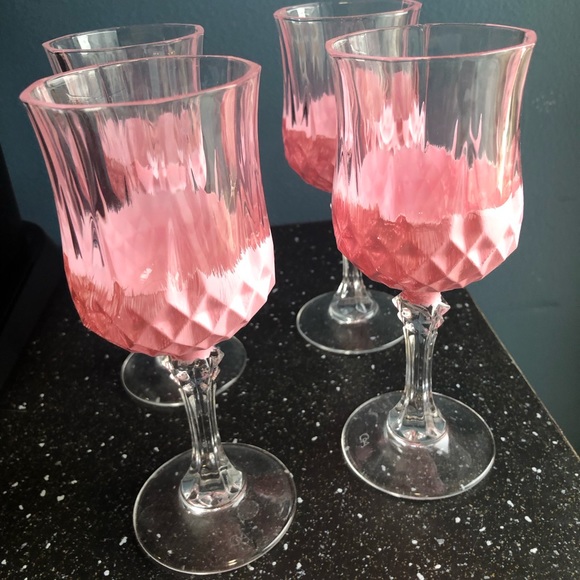 Set of 4 hand painted wine glasses - Picture 2 of 2